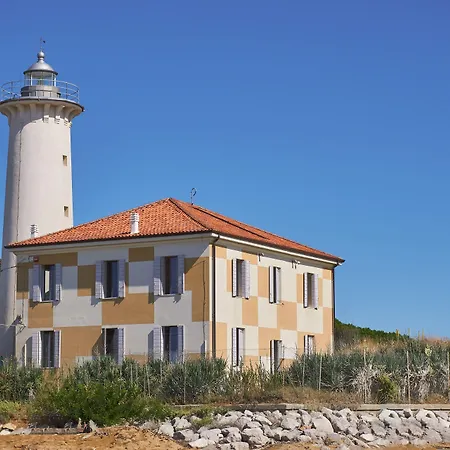 Lovely Flat Next To Lido Dei Pini-beahost Lägenhet