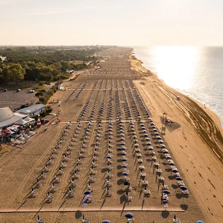 Lovely Flat Next To Lido Dei Pini-beahost Lägenhet *