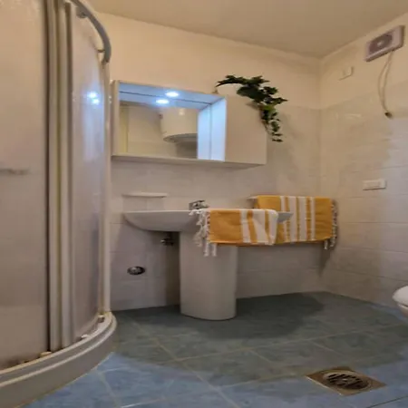 Lovely Flat Next To Lido Dei Pini-beahost Apartamento