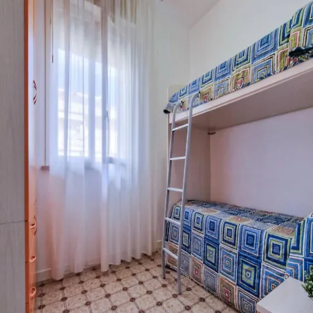 Lovely Flat Next To Lido Dei Pini-beahost Lägenhet