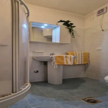 Lovely Flat Next To Lido Dei Pini-beahost Apartamento